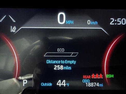 Used 2025 Toyota RAV4 XLE w/ Convenience Package image 24