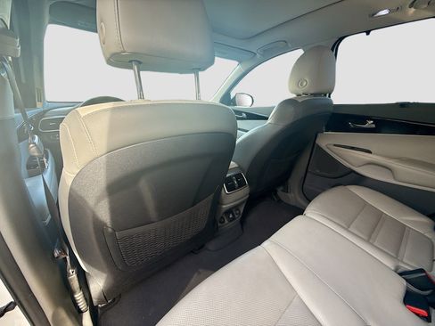 Used 2019 Kia Sorento SX image 24