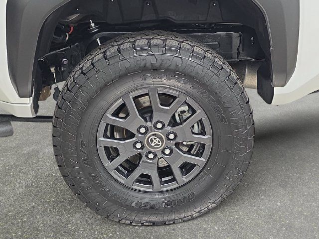 Used 2025 Toyota 4Runner SR5 AWD/4WD image 32