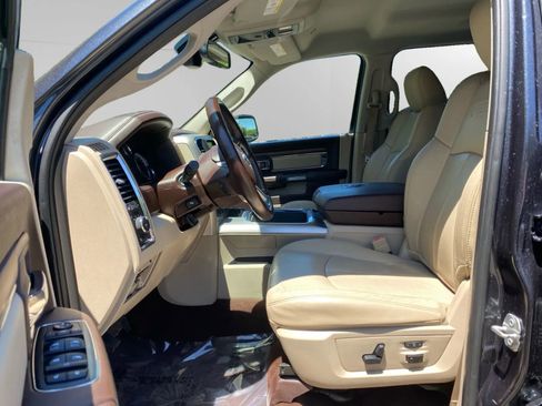 Used 2018 RAM 1500 Laramie w/ Convenience Group AWD/4WD image 10