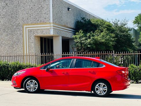 Used 2017 Chevrolet Cruze LT w/ Convenience Package FWD image 6