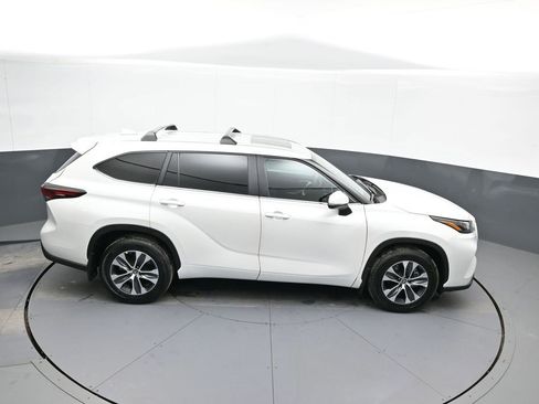 Certified 2024 Toyota Highlander XLE image 39