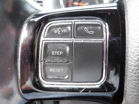 Used 2019 Dodge Grand Caravan SXT FWD image 8