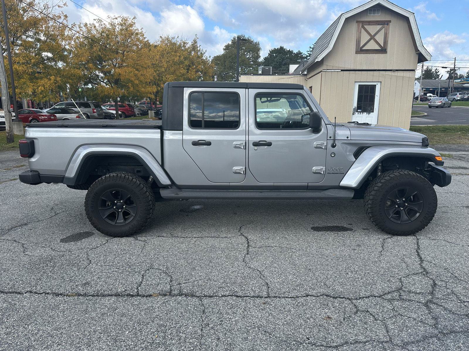 Used 2020 Jeep Gladiator Overland AWD/4WD image 9