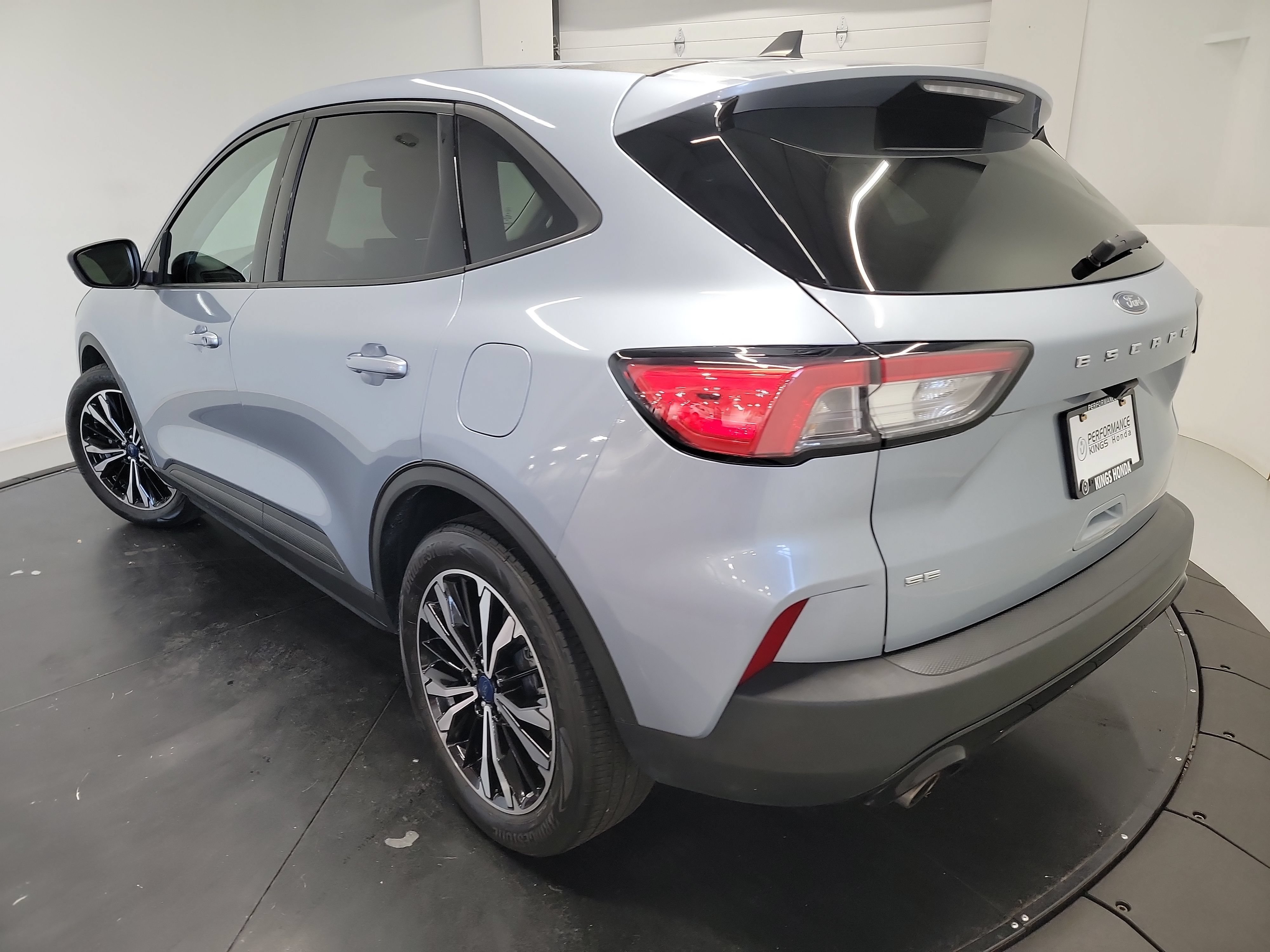 Used 2022 Ford Escape SE w/ SE Sport Appearance Package FWD image 6
