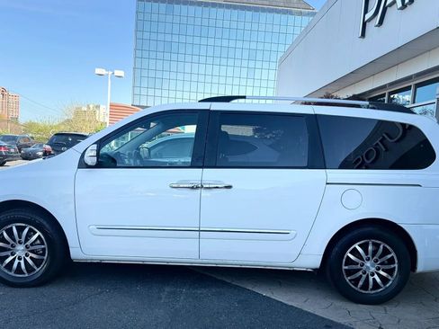 Used 2011 Kia Sedona EX FWD image 4
