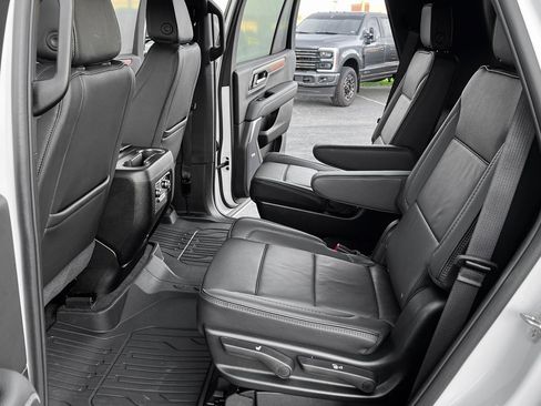 Used 2025 GMC Yukon Denali image 22