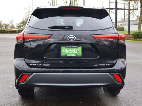 Used 2022 Toyota Highlander Limited image 4