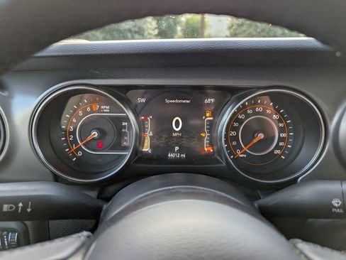 Used 2022 Jeep Gladiator Willys image 13