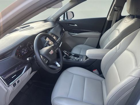 Used 2022 Cadillac XT4 Luxury w/ Cold Weather Package image 9
