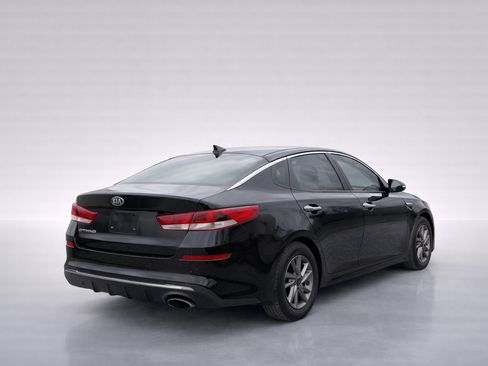 Used 2019 Kia Optima LX image 4