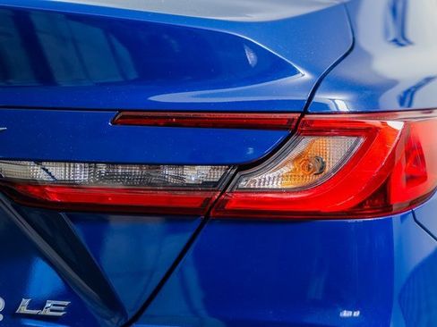 Used 2025 Toyota Camry LE image 7