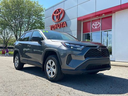 Used 2023 Toyota RAV4 LE FWD image 7
