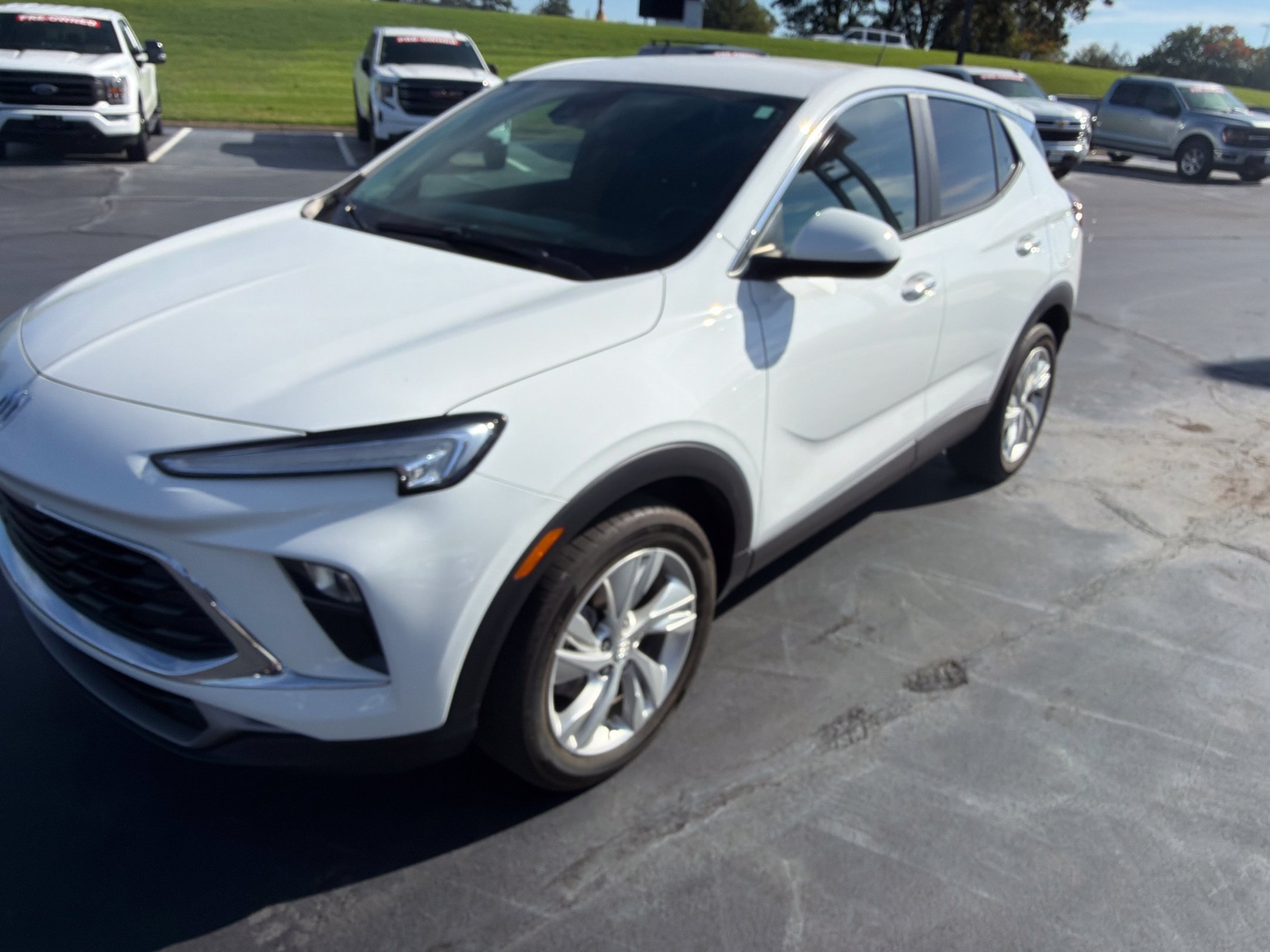 Used 2024 Buick Encore GX Preferred FWD image 1