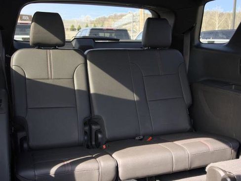 Used 2023 Chevrolet Traverse RS AWD/4WD image 29