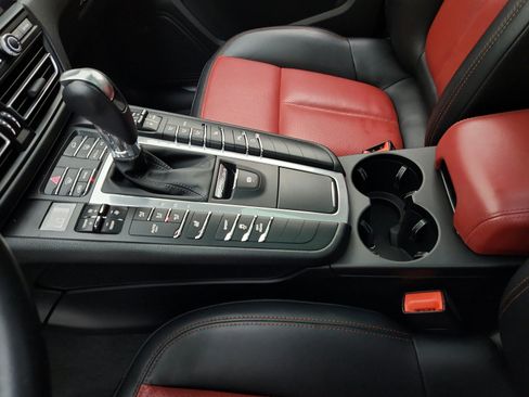 Used 2021 Porsche Macan S AWD/4WD image 18