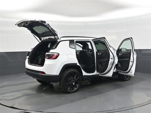 New 2026 Jeep Compass Latitude image 46