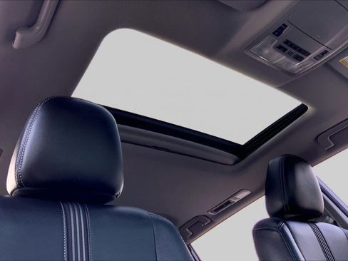 Used 2017 Toyota Highlander SE FWD image 14