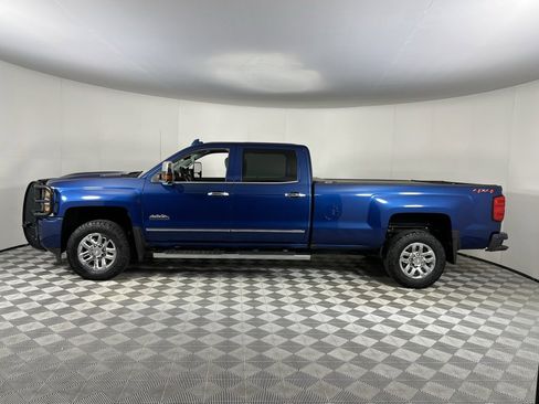 Used 2019 Chevrolet Silverado 3500 High Country w/ Duramax Plus Package image 9