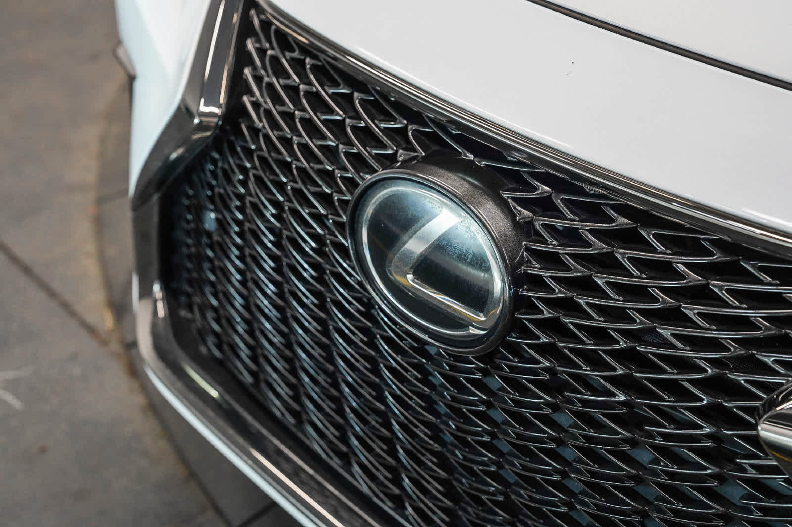 Used 2022 Lexus ES 350 F Sport w/ Accessory Package FWD image 8