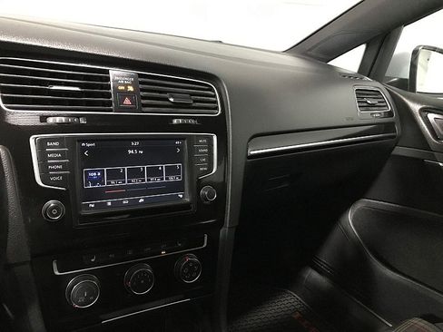 Used 2017 Volkswagen GTI SE image 26
