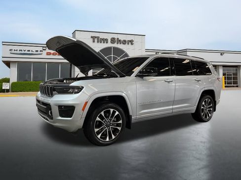 Used 2025 Jeep Grand Cherokee L Overland w/ MOPAR Finishing Package image 17