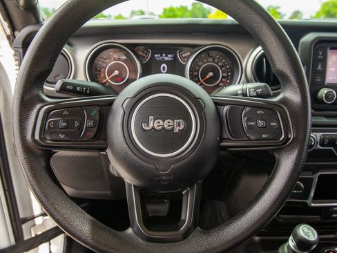 Used 2021 Jeep Gladiator Sport image 16