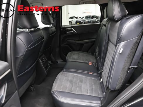 Used 2024 Mitsubishi Outlander AWD image 21