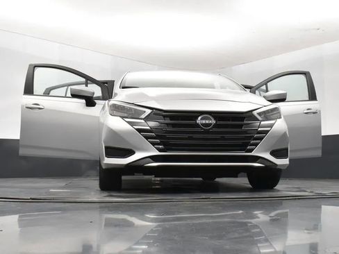 Used 2025 Nissan Versa SV image 11