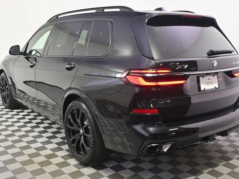 Used 2025 BMW X7 xDrive40i w/ M Sport Package image 3