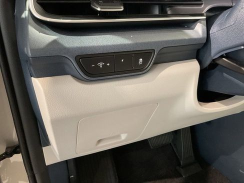 New 2026 Kia Carnival EX FWD image 11