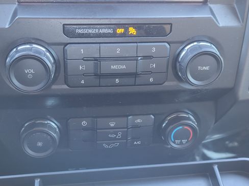 Used 2019 Ford F150 XLT image 32