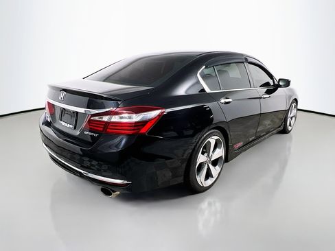 Used 2016 Honda Accord Sport image 4