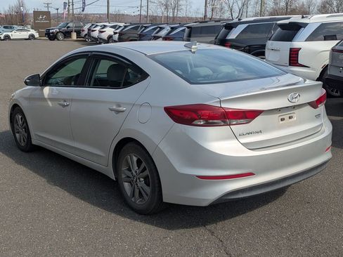 Used 2017 Hyundai Elantra SE FWD image 4
