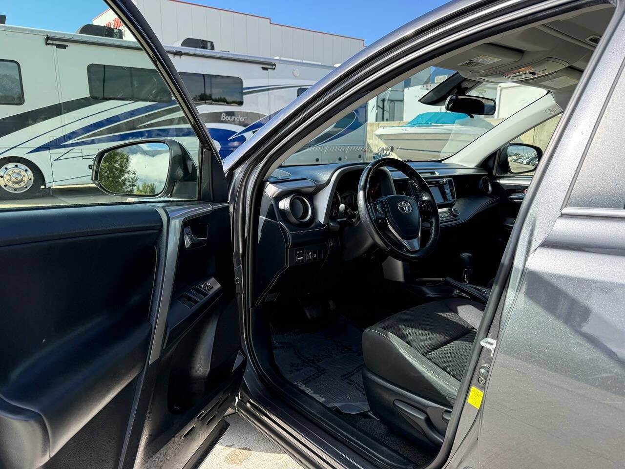 Used 2018 Toyota RAV4 XLE w/ Plus Extra Value Package AWD/4WD image 16