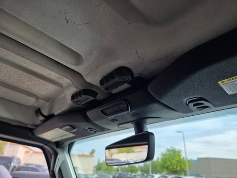 Used 2023 Jeep Wrangler Unlimited Rubicon AWD/4WD image 12