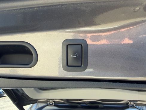 Used 2016 Toyota Highlander XLE image 41