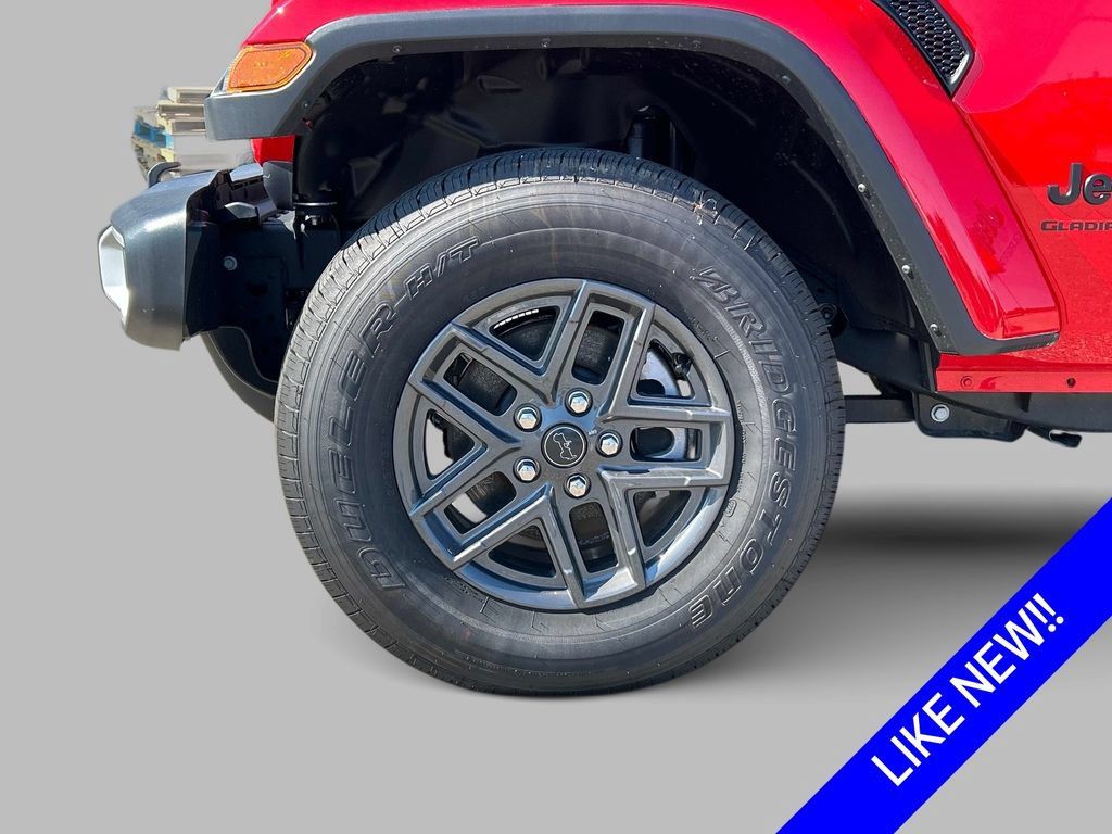 Certified 2025 Jeep Gladiator Sport AWD/4WD image 9