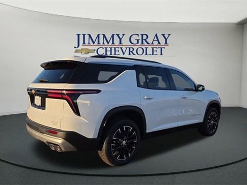 New 2026 Chevrolet Traverse LT image 3