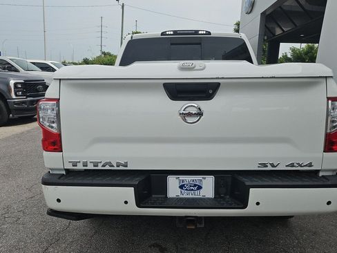 Used 2021 Nissan Titan SV w/ Accessory Utility Package AWD/4WD image 4