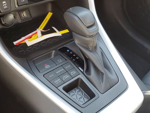 Certified 2025 Toyota RAV4 XLE w/ Convenience Package image 31