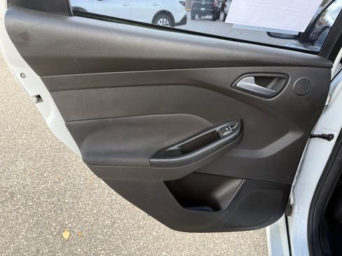 Used 2016 Ford Focus ST w/ Equipment Group 402A image 17