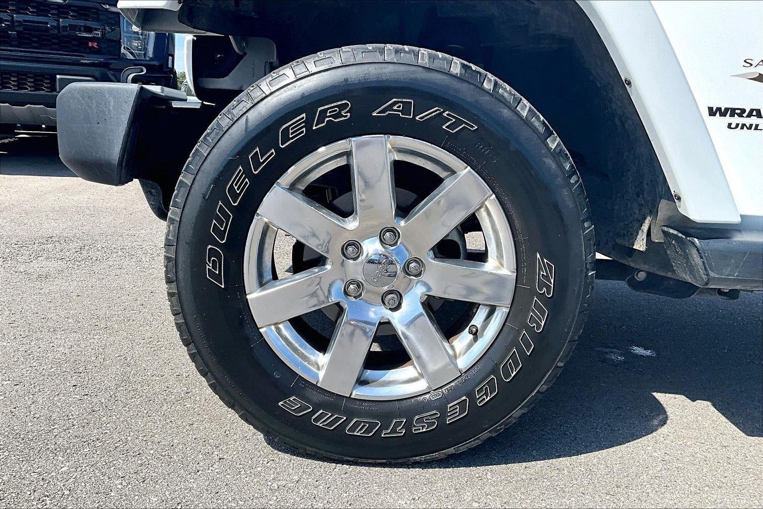 Used 2016 Jeep Wrangler Unlimited Sahara w/ Connectivity Group AWD/4WD image 9