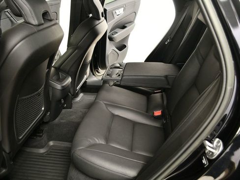 Used 2022 Volvo XC60 B5 Momentum w/ Protection Package Premier image 33