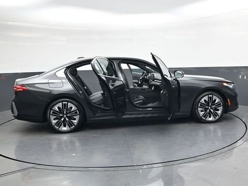 New 2026 BMW i5 eDrive40 image 39