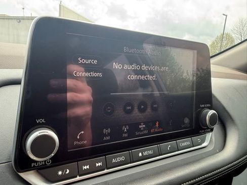 Used 2023 Nissan Rogue S image 17