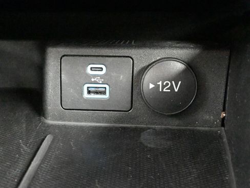 Used 2022 Ford Escape SE w/ SE Sport Appearance Package image 18