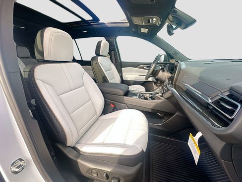 New 2026 Chevrolet Traverse High Country w/ LPO, Floor Liner Package AWD/4WD image 30