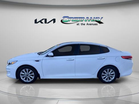 Used 2016 Kia Optima EX w/ Premium Package image 2
