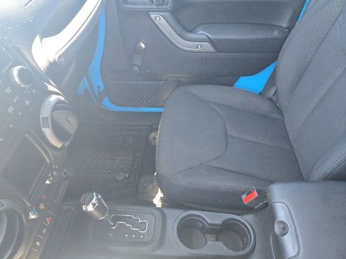 Used 2018 Jeep Wrangler Unlimited Sport w/ Connectivity Group AWD/4WD image 20